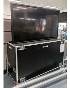 Brukt TV. 80toms LED Backlight public display flatskjerm fra Sharp FULL HD i transportkasse, motorisert hevsenk på skjerm